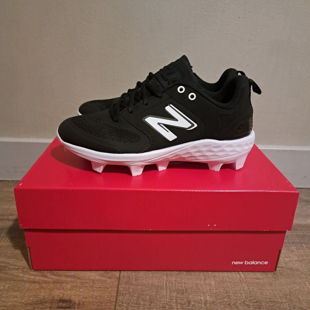 New Balance Fresh Foam Velo V3 Softball Cleats Women’s 8 Black/White
